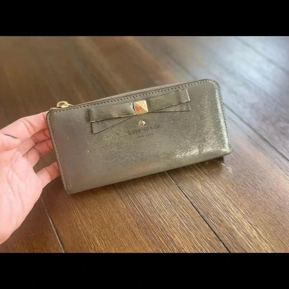 Kate Spade bow wallet